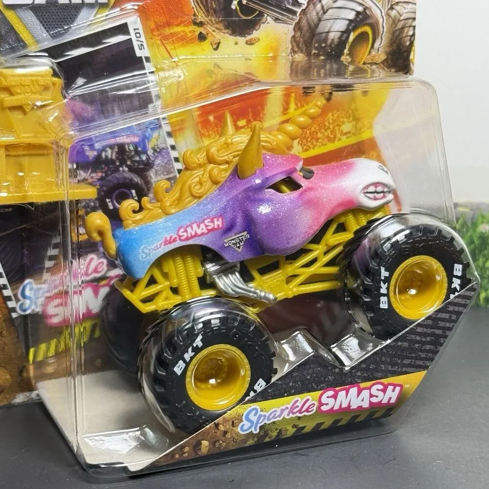 SPIN MASTER 2026 DIECAST MONSTER JAM GOLD TROPHY CARD SERIES #01 SPARKLE SMASH